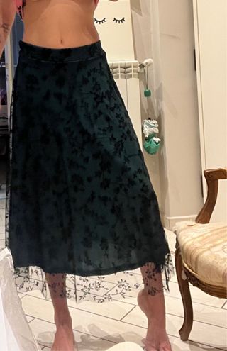 Gonna verde con pizzo