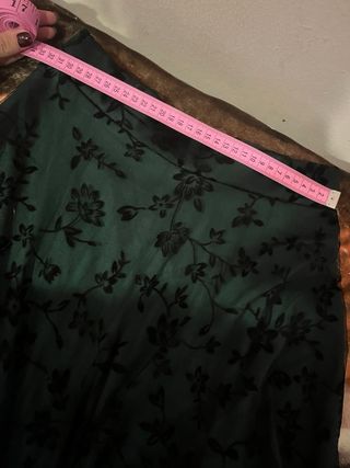 Gonna verde con pizzo