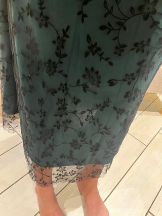 Gonna verde con pizzo