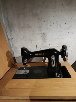 Máquina de coser Sigma antigua