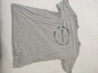 Lote de camisetas y jersey de marca