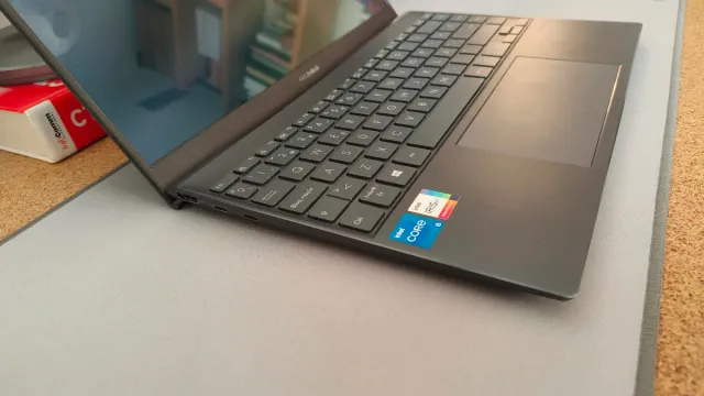 Portátil Asus ZenBook 13 UX325EA