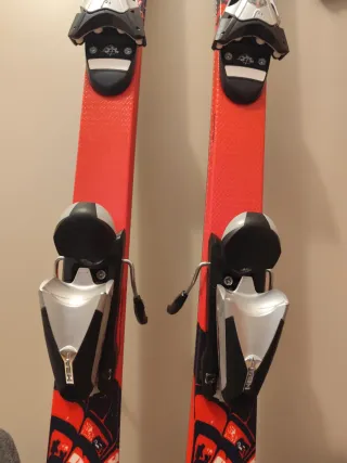 Botas esquí Atomic Talla 37 esquís, bastones, casc