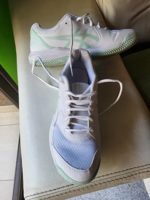 Deportivas Asics Blancas y Turquesa
