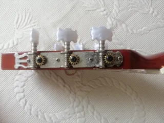 Guitarra Clásica nueva con funda.