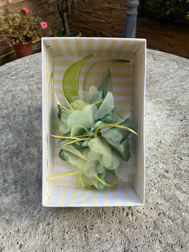 Detalles florales verdes pistacho claro