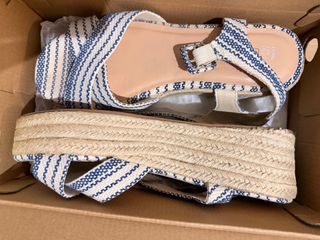 Sandalias cuña esparto azul y beige T41