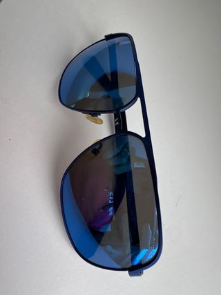Gafas de sol Guess azules y plateadas