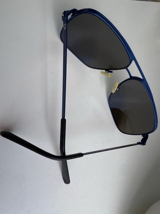 Gafas de sol Guess azules y plateadas
