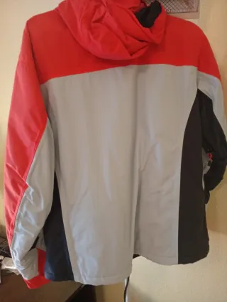 Anorak Trangoworld Rojo y Blanco