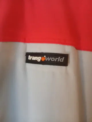 Anorak Trangoworld Rojo y Blanco