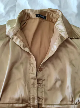 Blusa elegante dorada