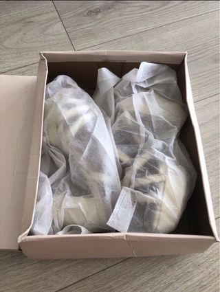 Sandalias de tacón doradas Anna Field