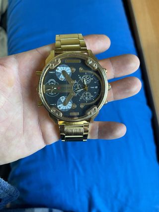 Reloj SHIWEIBAO Dorado y Negro