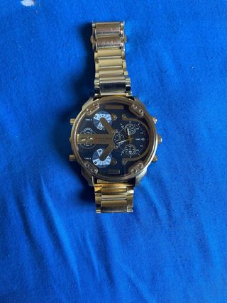 Reloj SHIWEIBAO Dorado y Negro