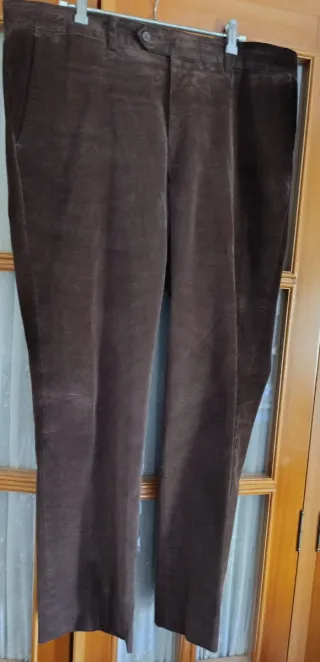 Traje de chaqueta y pantalón marrón