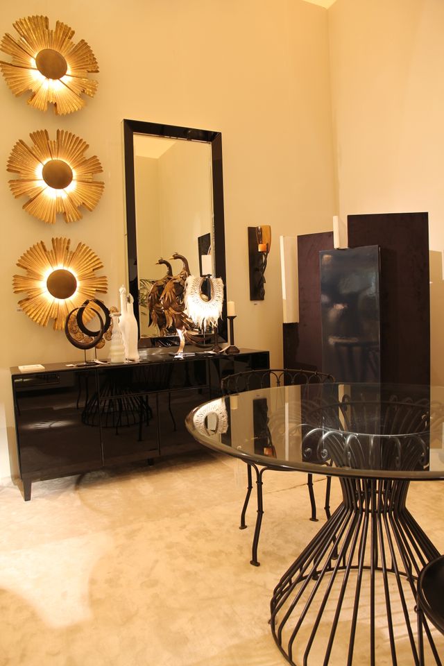 Tavolo rotondo in vetro e metallo nero