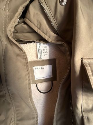 Casaco verde com pelo por dentro | Bershka