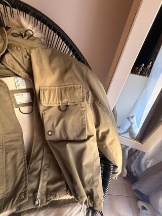 Casaco verde com pelo por dentro | Bershka