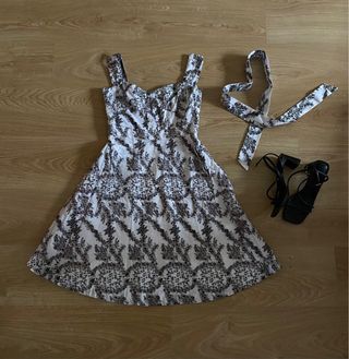 Vestido midi floral tirantes