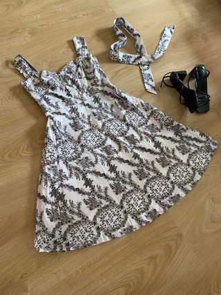 Vestido midi floral tirantes