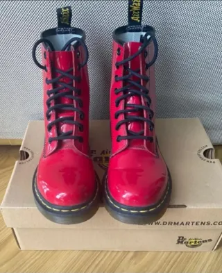 Botas Dr. Martens Charol Rojas Talla 37