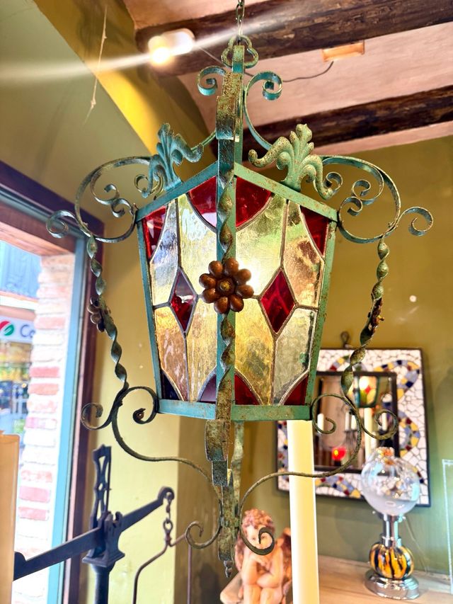 Lámpara antigua de vitrales. pátina Verde original