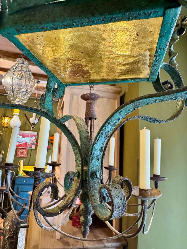 Lámpara antigua de vitrales. pátina Verde original