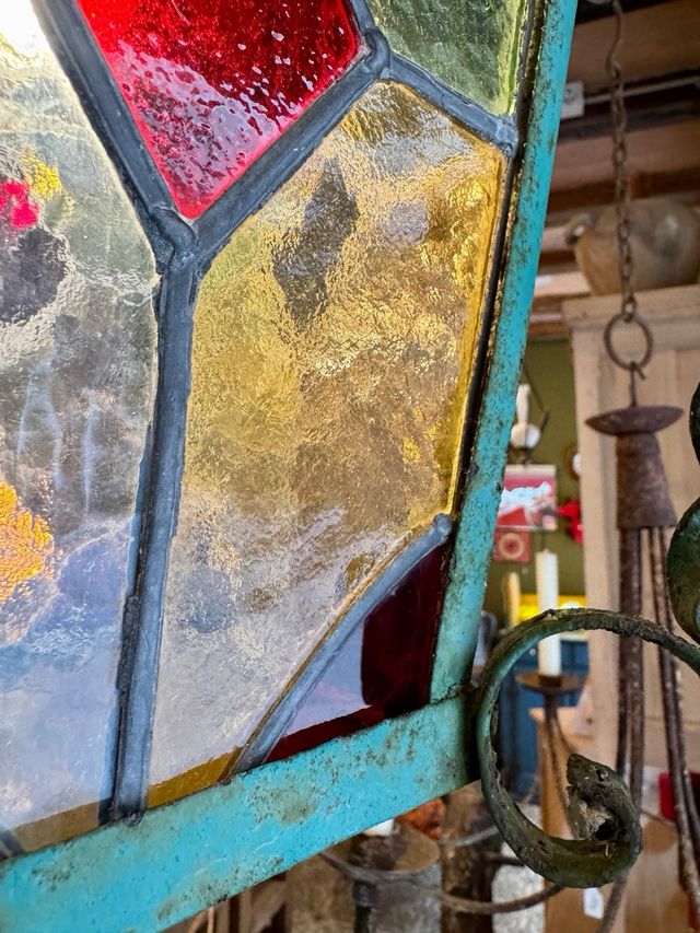 Lámpara antigua de vitrales. pátina Verde original