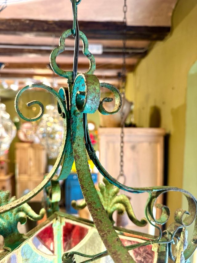 Lámpara antigua de vitrales. pátina Verde original