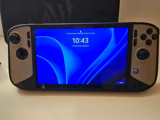 MSI Claw 8ai+ con accesorios