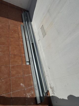 Placas de Pladur, Perfiles y aislante