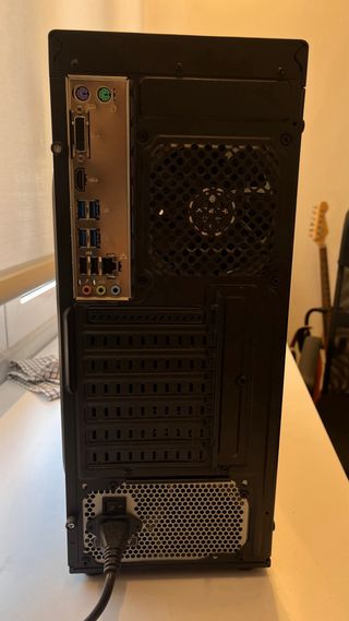 Torre PC Gaming Aerocool con luces LED