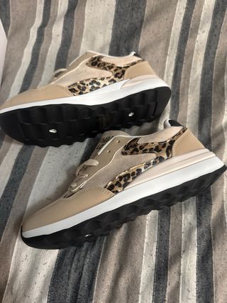 Zapatillas Bimba y Lola Beige y Dorado