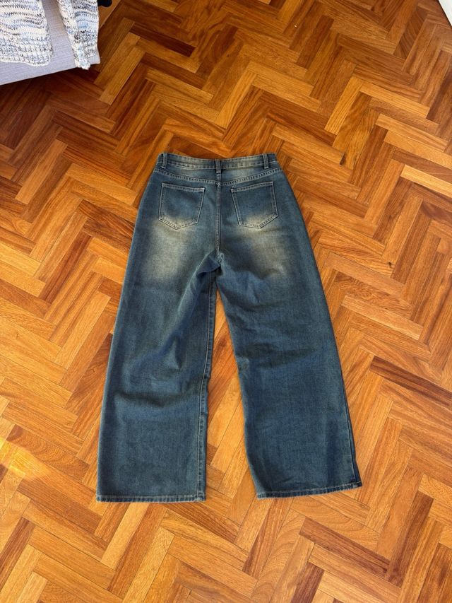 Pantalones vaqueros baggy desgastados