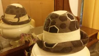Cappellino anni '60  modisteria marrone e bianco
