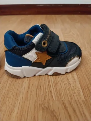 Sapatilhas Azuis com Estrela