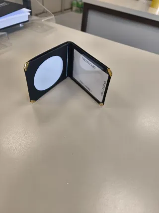 Cartera portaplaca con billetera negra de piel