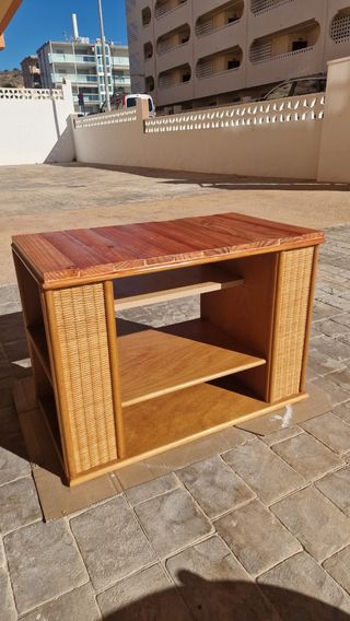 Tavolino in legno e vimini