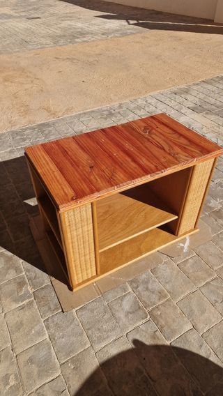 Tavolino in legno e vimini