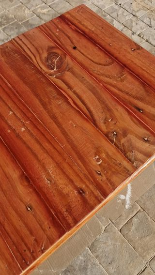 Tavolino in legno e vimini