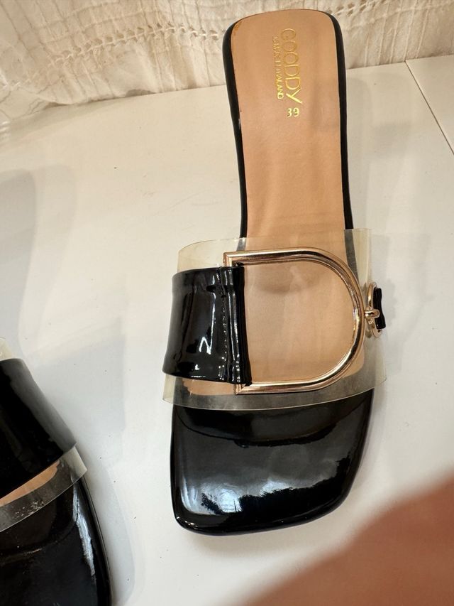 Sandali Gooddy in charol con tacco in metacrilato taglia 39