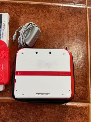 Nintendo 2DS Rossa e Bianca + Accessori e giochi
