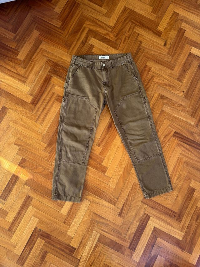 Pantalón vaquero estilo carpintero marrón