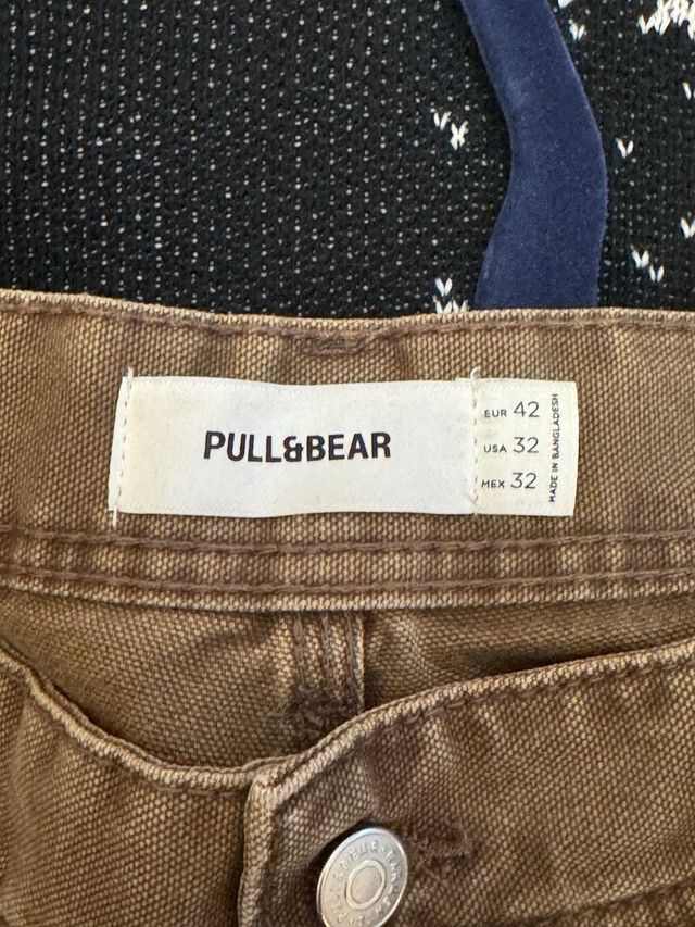 Pantalón vaquero estilo carpintero marrón