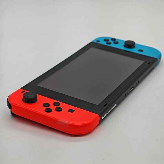 CONSOLA SWITCH STANDARD + CARICABATTERIA + ACCESSORIO