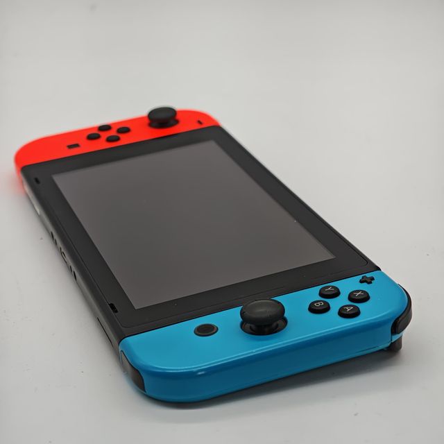 CONSOLA SWITCH STANDARD + CARICABATTERIA + ACCESSORIO
