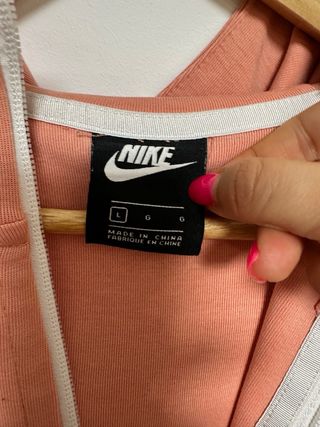 Sudadera Nike con capucha y cremallera