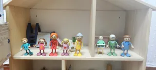 Casita de muñecas de madera