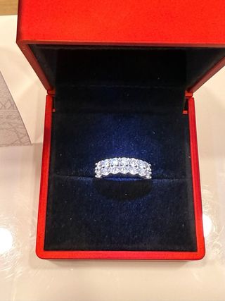 Espectacular anillo de plata de ley con Moissanita